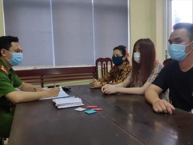 Pháp luật - Ổ mại dâm núp bóng quán "Cafe thư giãn 888"