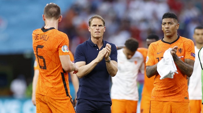 Cực nóng Hà Lan chính thức sa thải HLV Frank De Boer sau khi bị loại khỏi EURO - 1