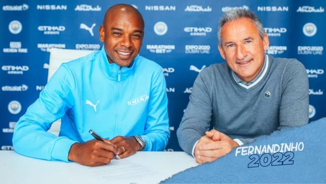 Fernandinho ở lại Man City thêm 1 năm
