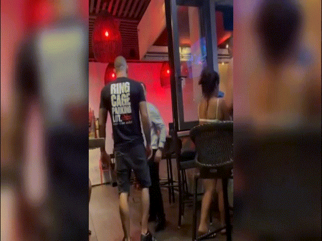 Video: Đôi co với cựu võ sĩ MMA Mỹ và cái kết đau đớn gây sốc