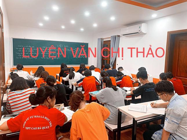 Cử nhân kinh tế, MC/ BTV trở thành giáo viên ôn luyện Văn Đại học nổi tiếng trên mạng - 2