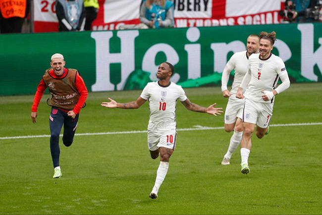 Raheem Sterling  được xem là "sắm vai người hùng" trong trận tuyển Anh gặp Đức đêm qua. Chính cầu thủ này đã mở tỷ số ở phút 75, khai thông bế tắc góp phần vào chiến thắng 2-0 cho đội nhà.
