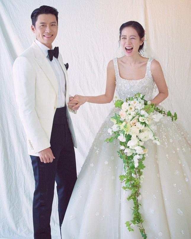 Hyun Bin - Son Ye Jin wedding: Two models of the bride's wedding dress cost more than 750 million - 1