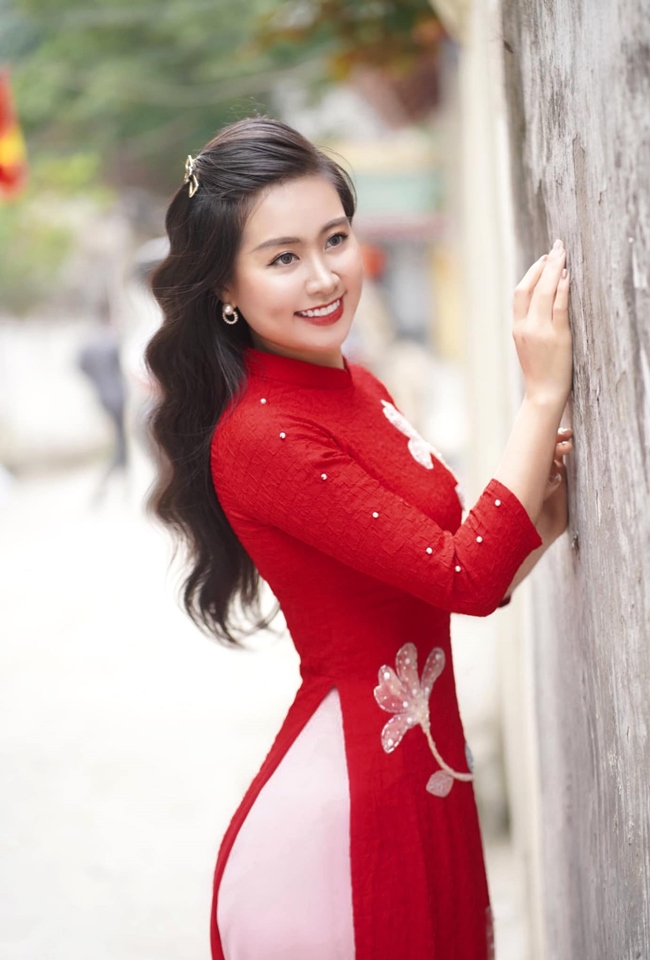 Áo dài là một trong những trang phục được Lê Hà Phương thường xuyên chọn diện.
