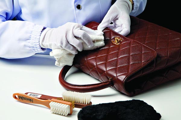 5 tips to preserve surprisingly durable handbags - 1