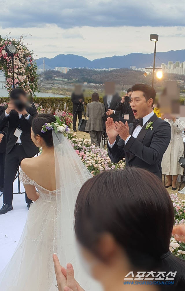 Loạt sao Việt chụp ảnh tại đám cưới Hyun Bin và Son Ye Jin  VnExpress