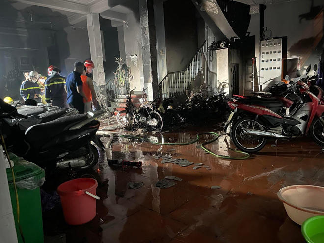 Vụ cháy nhà 6 người thương vong ở HN: Clip ghi hình nữ nghi phạm phóng hỏa - 1