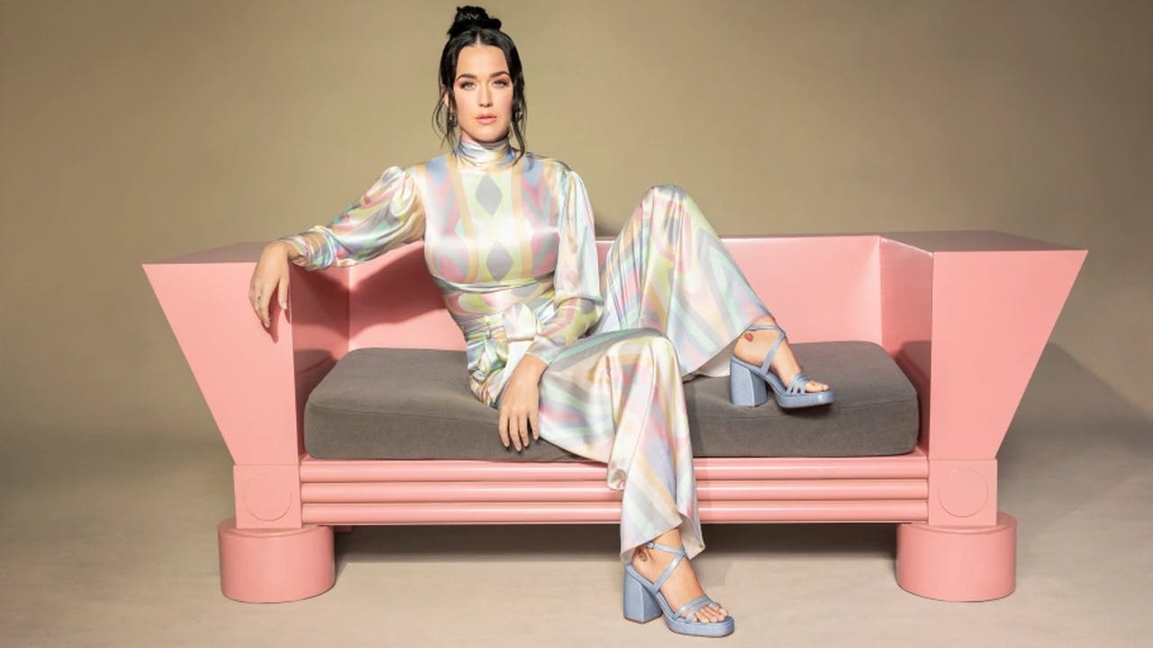 Katy Perry officially returns to the world of shoe design - 1