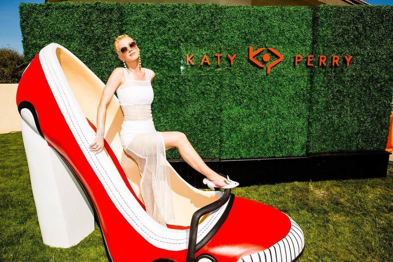 Katy Perry officially returns to the world of shoe design - 8