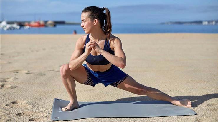 Kiều nữ trượt tuyết kể chuyện &#34;yêu&#34; 29 lần/tháng, mặc áo 2 dây khoe cơ bắp - 3