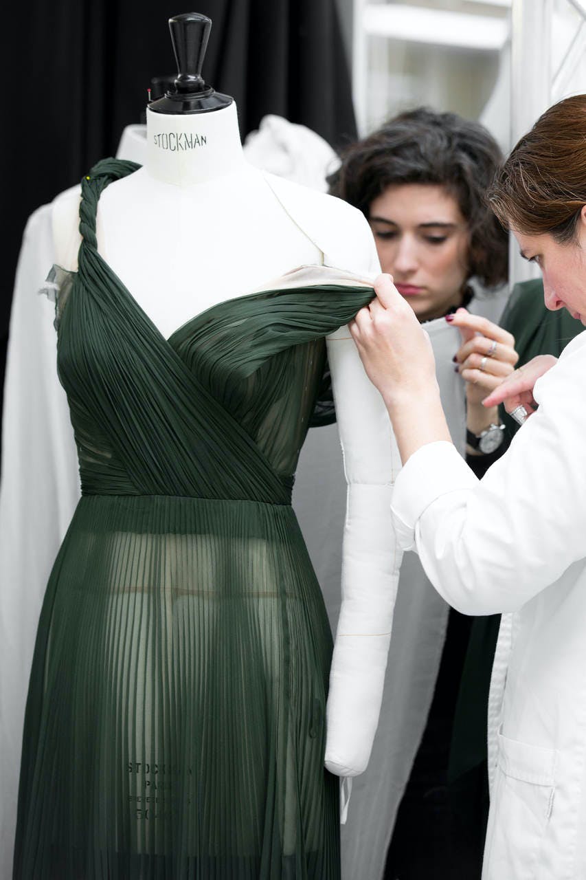 BST Dior Haute Couture 2019 tôn vinh sự đồng điệu của người yêu thời trang  và nghệ nhân