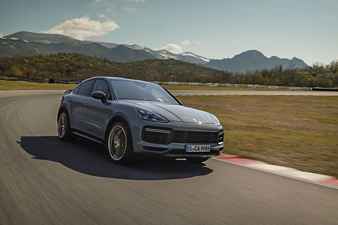 The new Porsche Cayenne Turbo GT is available in Vietnam, priced at more than 12 billion - 3