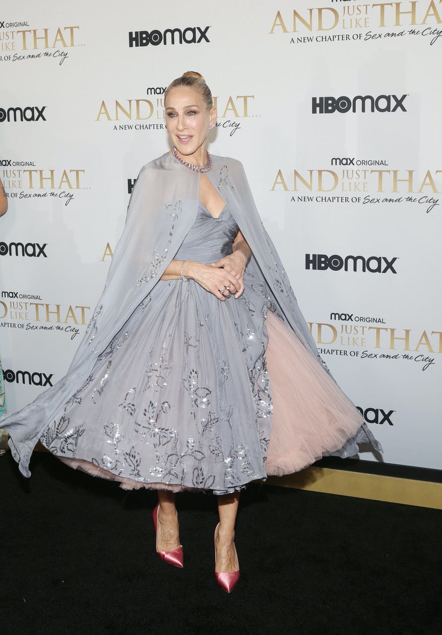 Sarah Jessica Parker auctions off Oscar de la Renta dress - 1
