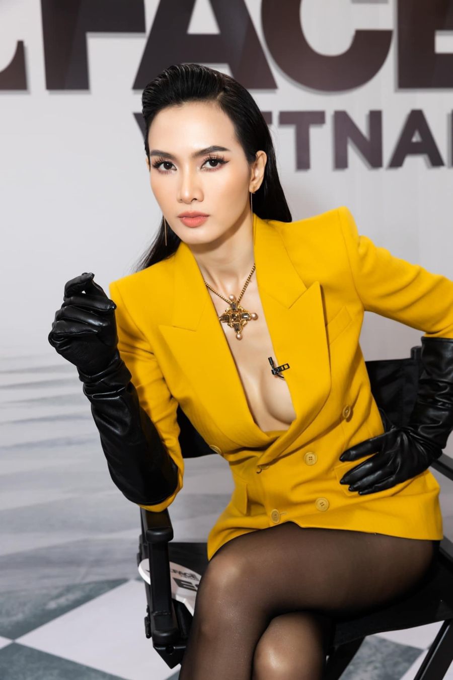 The 40-year-old Vietnamese supermodel wears sexy clothes without being offensive, thanks?  - 4