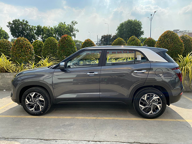 Actual photo of Hyundai Creta at the dealer, Kona replacement model - 5