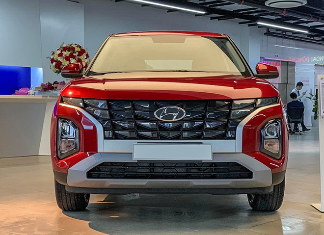 This is the cheapest Hyundai Creta model, priced at VND 620 million - 5