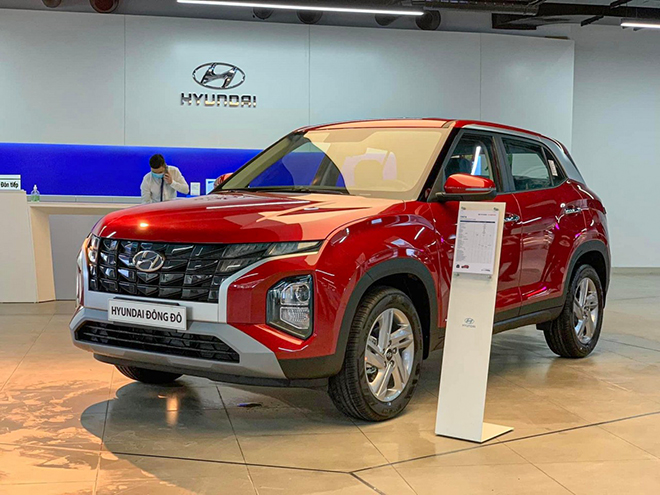 This is the cheapest Hyundai Creta model, priced at VND 620 million - 1