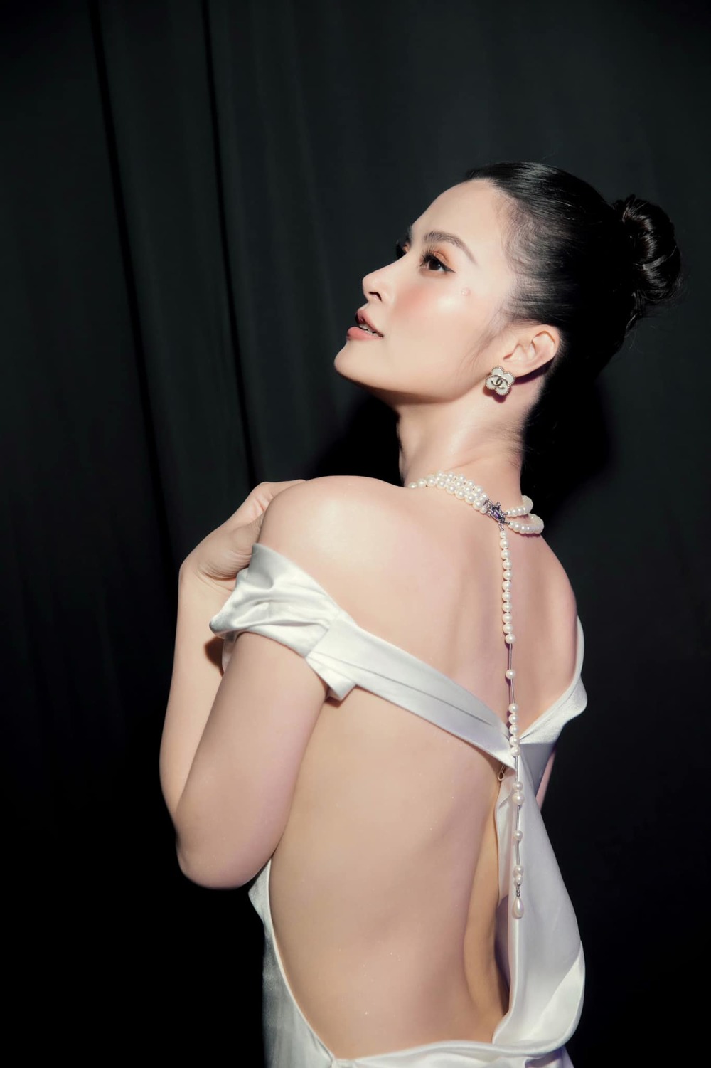 Dong Nhi released a photo showing off her body, making everyone admire - 6