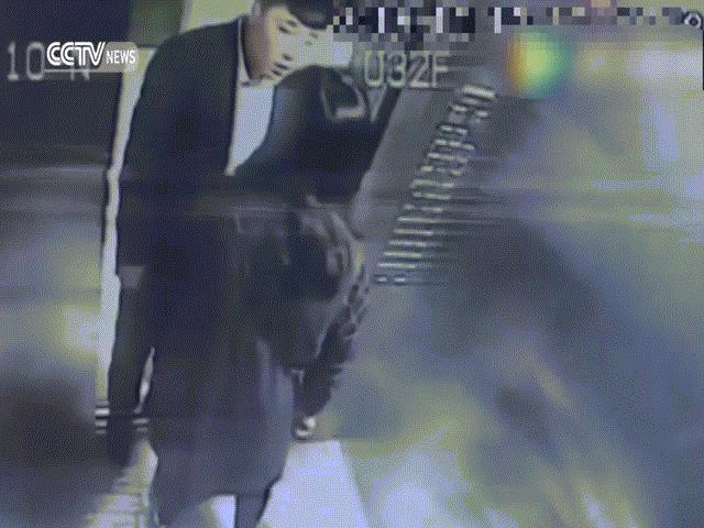 Phi thường - kỳ quặc - Góp ý về khói thuốc, người phụ nữ bị gã đàn ông đánh đập dã man ngay trong thang máy
