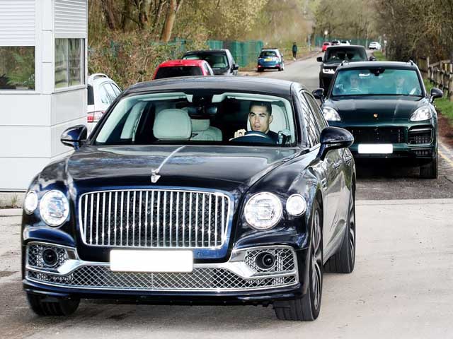 Bóng đá - Ronaldo & dàn sao MU trở lại sau FIFA Days, Maguire suýt gặp tai nạn