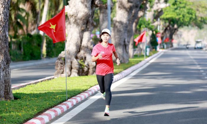 Hoàng Thị Ngọc Hoa trong buổi tập trước thềm Tiền Phong Marathon 2022. Ảnh: Như Ý