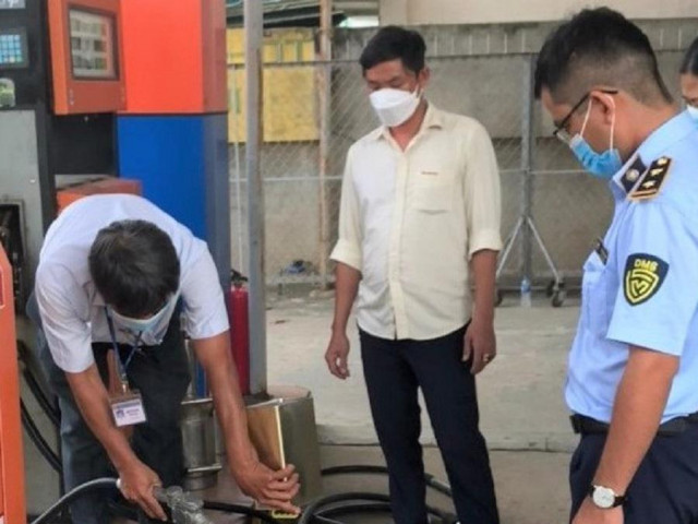 Tin tức trong ngày - Chất lượng xăng có 'vấn đề', 1 cửa hàng bị phạt hơn 300 triệu