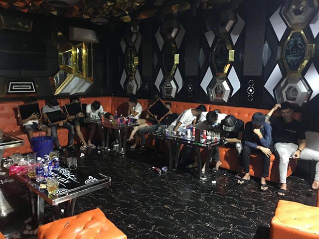 39 nam, nữ thanh niên thác loạn trong quán karaoke