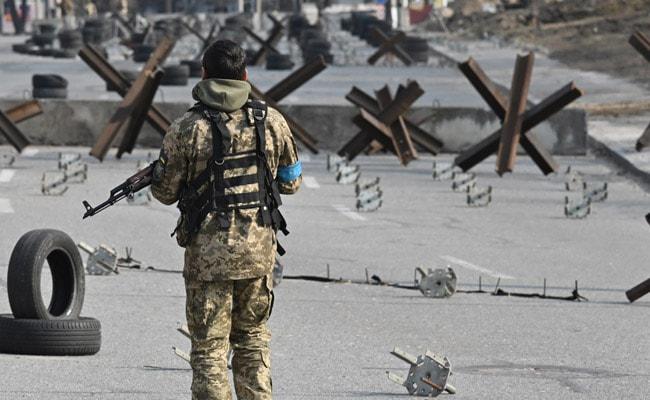 Ukraine đề nghị NATO cung cấp xe tăng để chống lực lượng Nga. Ảnh: Reuters