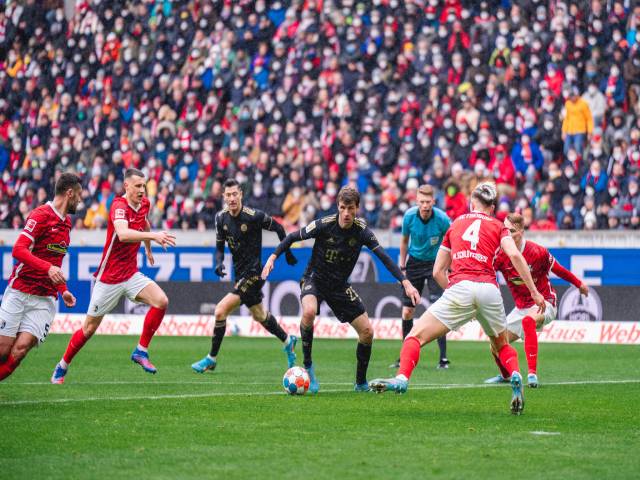 Bóng đá - Video bóng đá Freiburg - Bayern Munich: Đại tiệc 5 bàn, Lewandowski “im tiếng súng” (Vòng 28 Bundesliga)