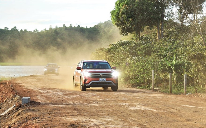 Experience 7-seat SUV Volkswagen Teramont on the Central Highlands - 5