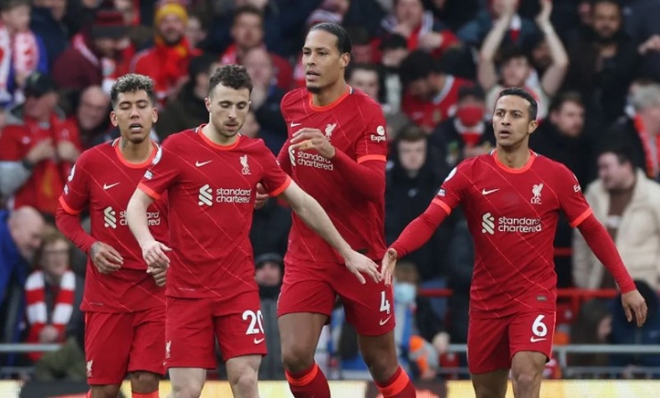 Liverpool - Watford football video: Ronaldo's juniors opened the scoring, temporarily taking the first place (Round 31 of the English Premier League) - 1