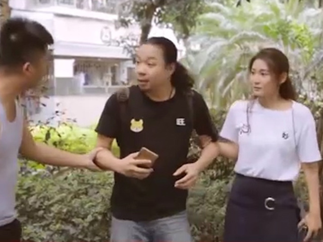 Cười 24H - Hành động bá đạo của cô vợ khi gặp phải côn đồ khiến ông chồng giật mình