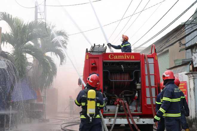Công an TP HCM thực tập phương án chữa cháy, cứu người khi khu dân cư xảy ra hỏa hoạn