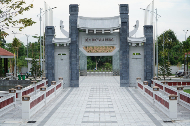 Dự kiến, tối 6/4, TP. Cần Thơ sẽ tổ chức lễ khánh thành công trình Đền thờ Vua Hùng và sẽ mở cửa để người dân và du khách đến tham quan, thăm viếng, dâng hương...