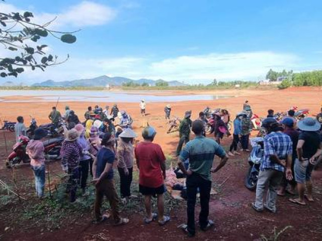 Tin tức trong ngày - Rủ nhau đi tắm hồ, 4 nữ sinh tử vong thương tâm