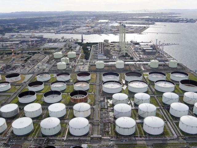 Mỹ xả 180 triệu thùng dầu sau khi ”cắt” nhập khẩu từ Nga: Như muối bỏ biển?