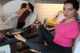 Bạn trẻ - Cuộc sống - Bà mẹ sinh ra không có tay chăm sóc con gái 3 tuổi đáng kinh ngạc