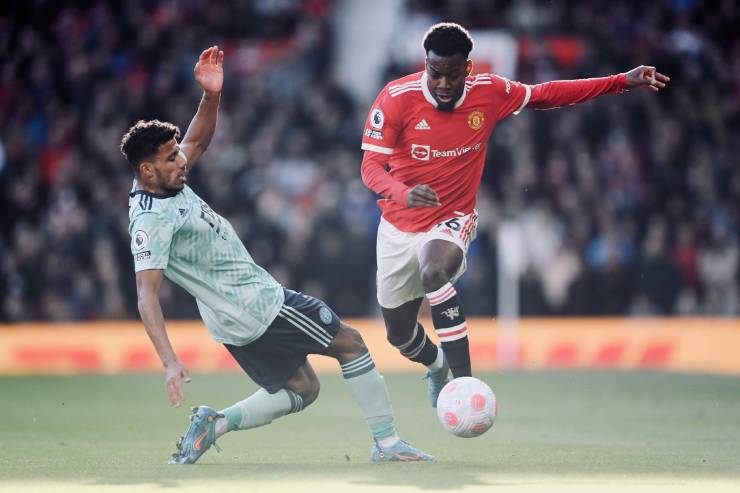 MU (áo đỏ) gặp không ít khó khăn trước Leicester