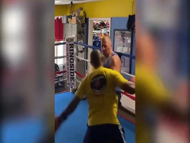 Phi thường - kỳ quặc - Video: Thách đấu nhầm cao thủ, nam thanh niên nhận cái kết "sấp mặt"