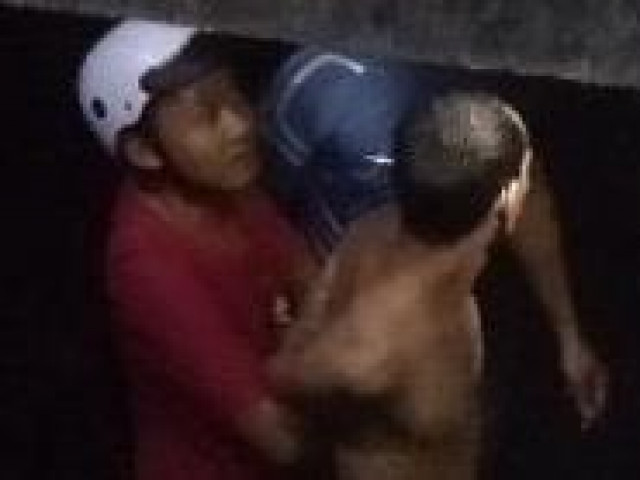 Pháp luật - Công an nhiều xã, phường vây bắt kẻ cướp giật như... trong phim