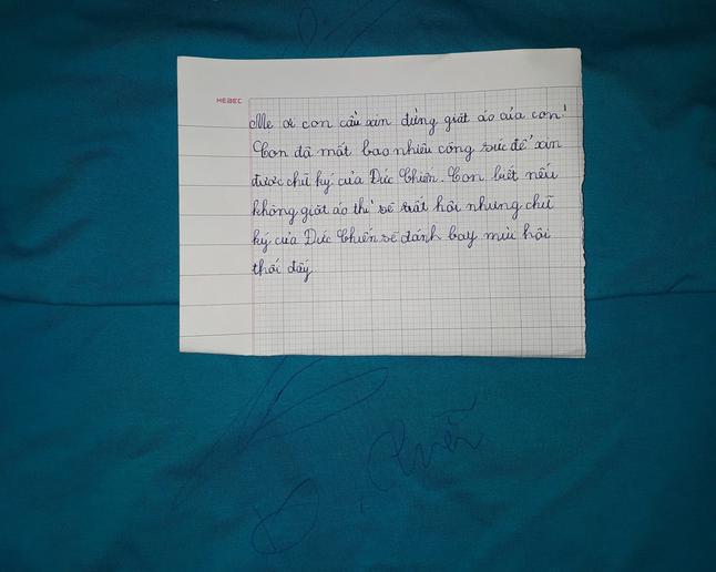 Cậu bé viết thư xin mẹ đừng giặt áo vì sợ mất chữ ký thần tượng khiến dân mạng cười ngất - 1