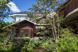 Kinh doanh - Biệt thự bằng bê tông và gỗ mộc ở Buôn Mê Thuột ấn tượng với thiết kế xanh mướt