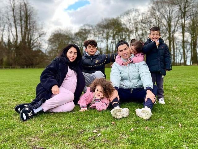 Bóng đá - Ronaldo "trả lương" cho bạn gái: Giật mình con số 2,5 tỷ đồng/tháng