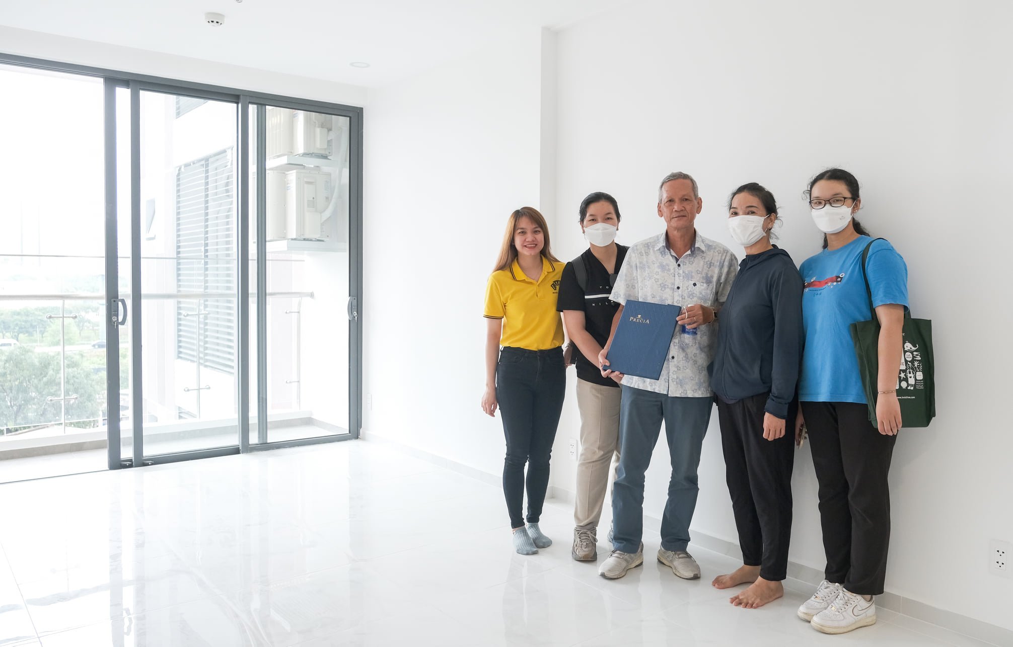 Khách hàng hài lòng với chất lượng bàn giao căn hộ đúng như cam kết