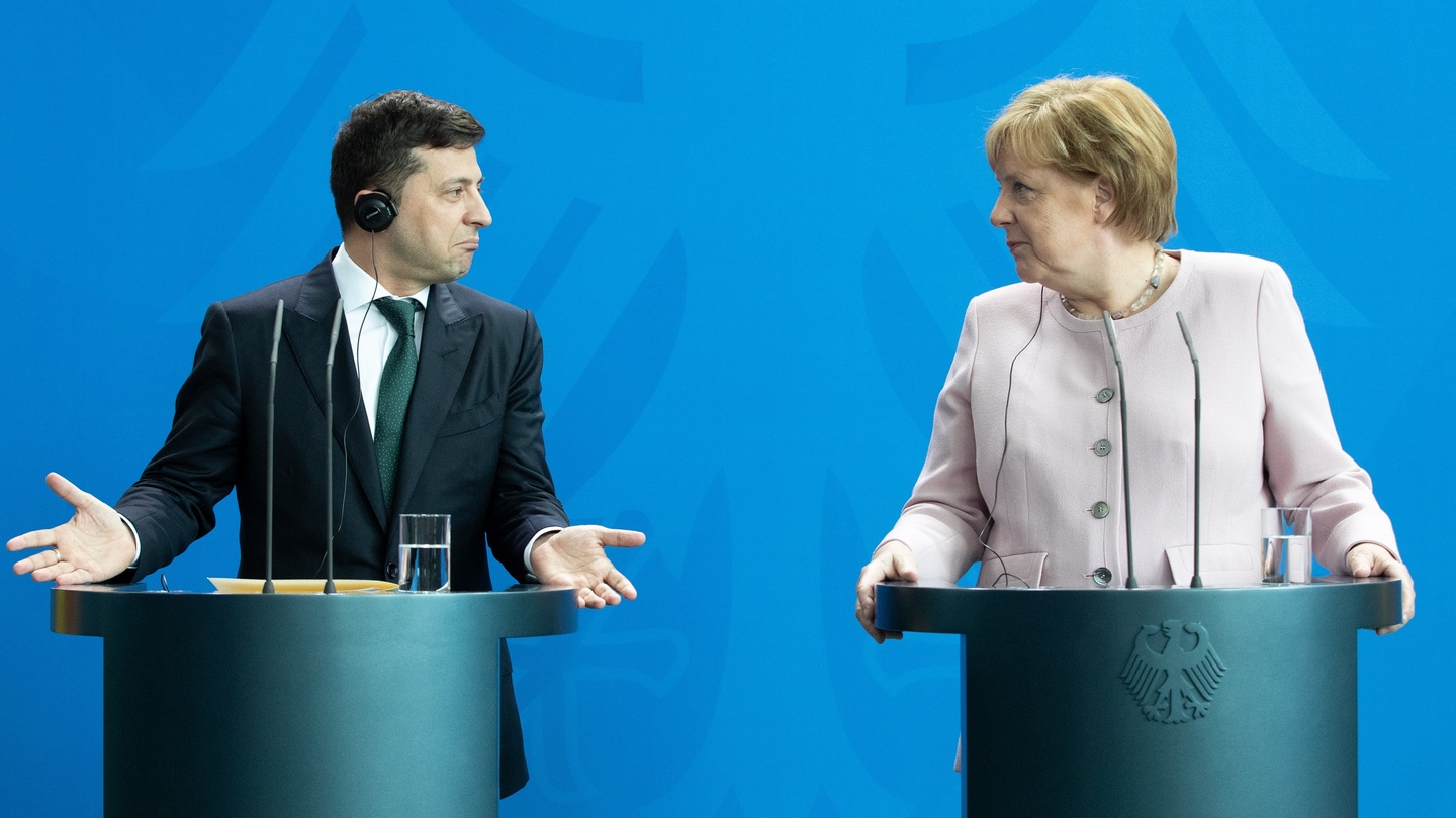 Tổng thống Ukraine Zelensy và Thủ tướng Đức Angela Merkel trong một cuộc gặp (ảnh: Insider)