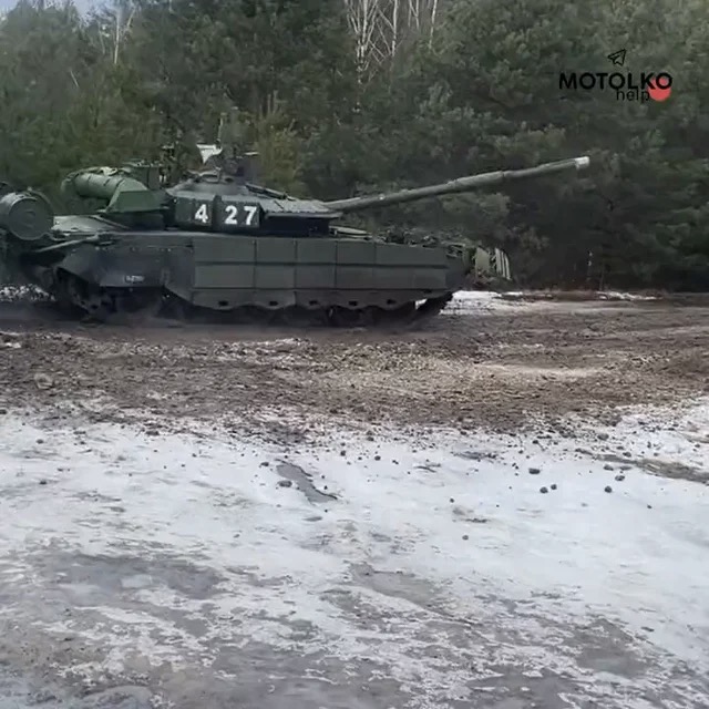 Xe tăng T-80BVM sử dụng động cơ tuabin khí, tương đương với xe tăng M1 Abrams của Mỹ.