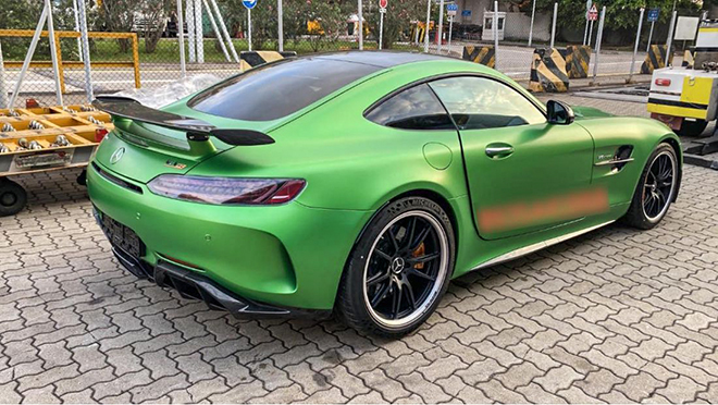 Mercedes-AMG GT R màu lạ sắp có mặt tại Việt Nam - 3