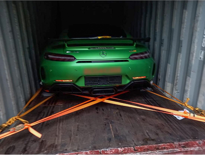 Strange color Mercedes-AMG GT R is about to be available in Vietnam - 4