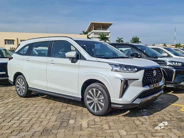 Tin tức ô tô - Toyota Veloz Cross bắt đầu có hiện tượng "mua bia kèm lạc"