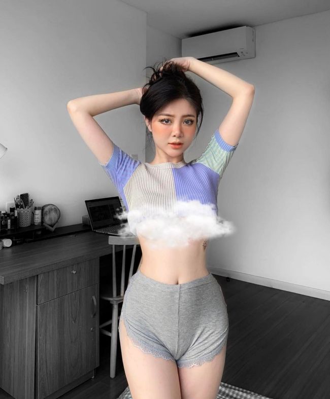 Trang Banana (Trang Chuối - Kiều Trang) được biết tới là một hot streamer vì sở hữu nhan sắc ngọt ngào, thân hình cân đối. 
